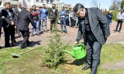 Depremde ölen öğrenciler anısına fidan dikildi