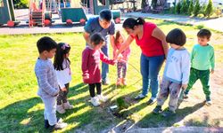 Depremde hayatını kaybeden öğrenciler anısına fidan diktiler