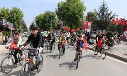 230 genç 8 kilometre pedal çevirdi