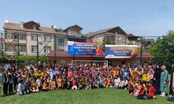Çocuklar futbol turnuvasında ter döktü