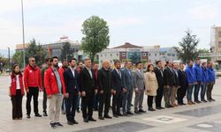 Gençlik Haftası çelenk sunumu ile başladı