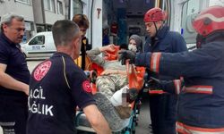 İnşası devam eden binada çalışırken testere ile kendini yaraladı