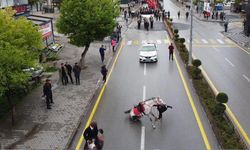 19 Mayıs kortejinde yolda kayan at, binicisiyle birlikte düştü