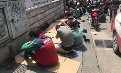 Cuma Namazına katılım yüksek oldu: Cemaat yola taştı 
