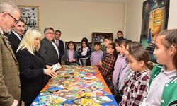 ‘Bir Kitap Bir İnsan’ kampanyasıyla okullara kitap bağışladılar