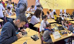 Robot yarışmasında kıyasıya mücadele ettiler
