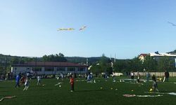 Çocuklar uçurtma şenliğinde gökyüzünü renklendirdi