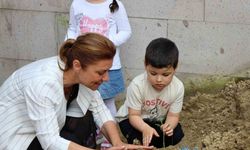 Başkan Elif Köse, miniklerle fide dikti