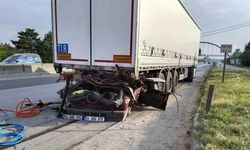 Feci kaza, tıra ok gibi saplandı: 1 ölü