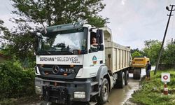 Serdivan’da yağış sonrası onarım ve temizlik çalışması
