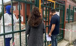 Okulun dışına çıktı, tekrar girmek isteyince 1 dakika geçtiği için sınava alınmadı