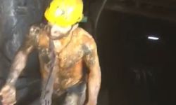 Madencinin kıyafetlerini yırttılar, hortumla yıkadılar