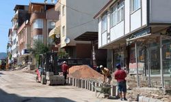 Kaldırım düzenlemeleri yapılıyor