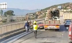 Ters şeritte ilerleyen otomobil kaza yaptı