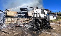 Traktörde çıkan yangın evi küle çevirdi
