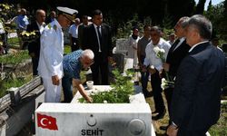 Kur’an okundu, karanfil bırakıldı