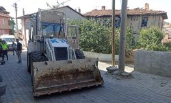 Evin bahçesinde el bombası kazısı