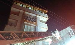 6 katlı binanın çatısında yangın çıktı