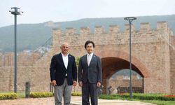 Japonya Başkonsolosu 1400 yıllık kaleye hayran kaldı