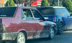 Kavşakta çarpıştılar: Ekipler olay yerinde 