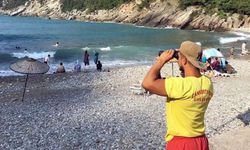 Boğulma tehlikesi geçiren polisi cankurtaran kurtardı