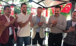 Belediye Başkanından Özel Kalem Müdürü'ne doğum günü sürprizi 