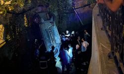 Polisin 'dur' ihtarına uymayan otomobil, dereye uçtu: 3 yaralı