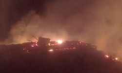 Köyde yangın; 2 ev ile samanlık kullanılamaz hale geldi