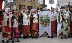 Mahalleliden 'Yolumuz yapılsın' eylemi
