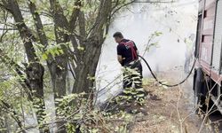 Ağaçlık alanda çıkan yangına polisten müdahale