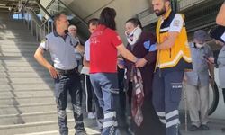 Dengesini kaybeden kadın yürüyen merdivenden düştü