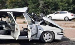 Minibüs otomobil ile çarpıştı: 2 yaralı