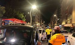 Polis gece saatlerinde rahatsızlık veren sürücülere göz açtırmıyor