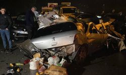 Ortalık savaş alanına döndü: 26 araç kazaya karıştı, 13 kişi yaralandı