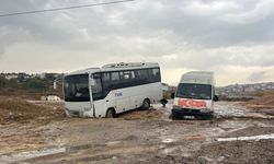 Sağanak yağış nedeniyle yol çöktü