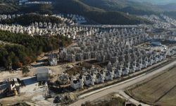 Kablo çalarken suçüstü yakalandılar