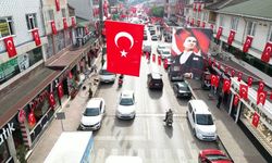 Caddeler Türk bayraklarıyla donatıldı
