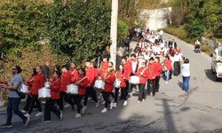 Karaelmas Mahallesi’nde Cumhuriyet yürüyüşü