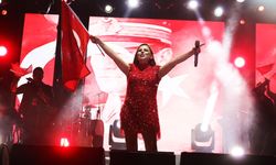 Merve Özbey, Cumhuriyet coşkusuna renk kattı