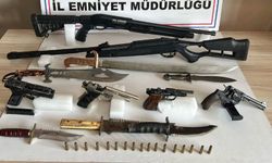 Cephanelik gibi: Çok sayıda silah ele geçirildi