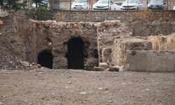 Okul temel kazısında 5 asırlık hamam ortaya çıktı