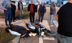 Refüjden geçen kamyonla motosiklet çarpıştı: 1 ağır yaralı