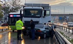 Beton mikseri ile çarpışan otomobil hurdaya döndü: 1 yaralı