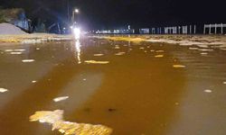 Deniz kara ile birleşti, yol su altında kaldı