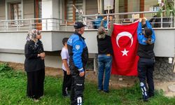 Depremzede aile istedi polisler yerine getirdi