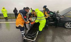 Lüks otomobil tıra çarptı: 2’si ağır 3 yaralı