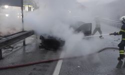 Otomobil alev alev yandı