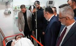Rektör Fatih Kırışık, feci kazada yaralanan öğrencileri ziyaret etti