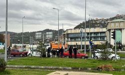 Kavşakta kaza: 4 araç birbirine girdi