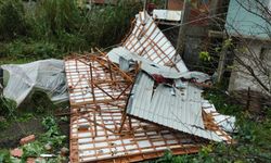Gökçebey'in köylerinde elektrikler kesildi, çatılar uçtu